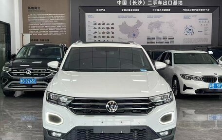 Volkswagen T-Roc I, 2022 год, 2 060 000 рублей, 2 фотография