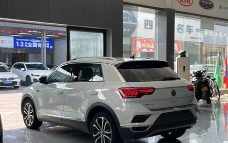 Volkswagen T-Roc I, 2022 год, 2 060 000 рублей, 5 фотография
