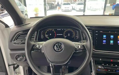 Volkswagen T-Roc I, 2022 год, 2 060 000 рублей, 10 фотография