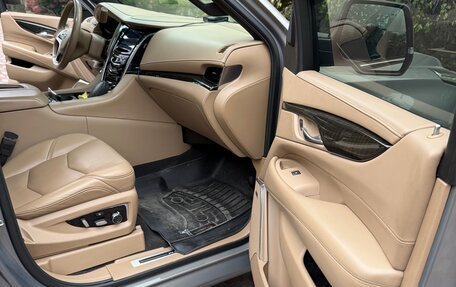 Cadillac Escalade IV, 2019 год, 6 100 000 рублей, 18 фотография