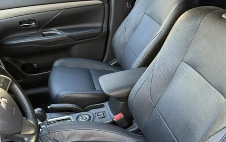 Mitsubishi Outlander III рестайлинг 3, 2013 год, 2 000 000 рублей, 5 фотография