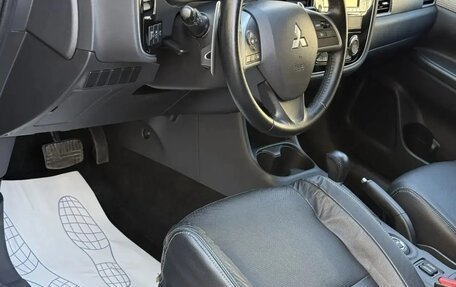 Mitsubishi Outlander III рестайлинг 3, 2013 год, 2 000 000 рублей, 3 фотография