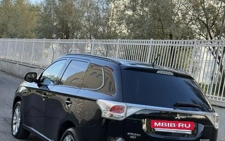 Mitsubishi Outlander III рестайлинг 3, 2013 год, 2 000 000 рублей, 2 фотография