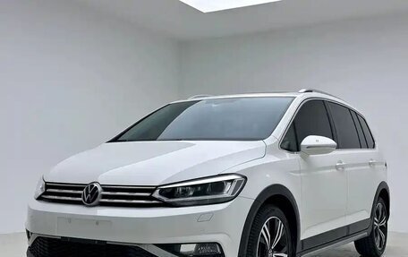 Volkswagen Touran III, 2022 год, 1 610 005 рублей, 1 фотография