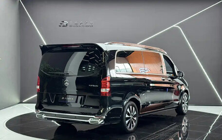 Mercedes-Benz V-Класс, 2024 год, 7 300 000 рублей, 3 фотография