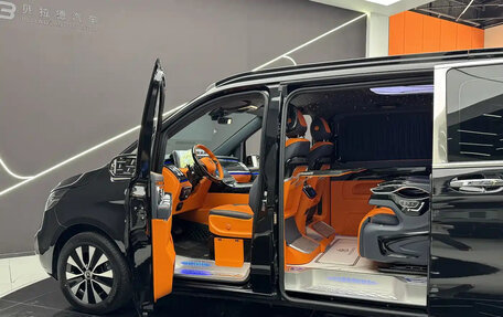 Mercedes-Benz V-Класс, 2024 год, 7 300 000 рублей, 11 фотография