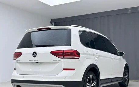 Volkswagen Touran III, 2022 год, 1 610 005 рублей, 4 фотография