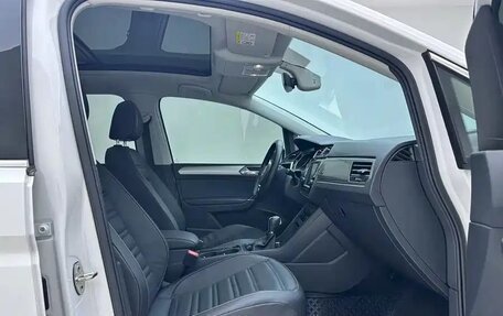 Volkswagen Touran III, 2022 год, 1 610 005 рублей, 10 фотография