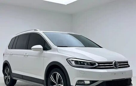 Volkswagen Touran III, 2022 год, 1 610 005 рублей, 3 фотография