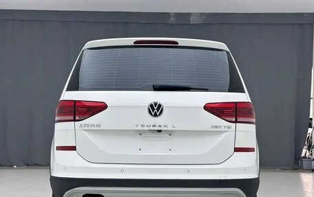 Volkswagen Touran III, 2022 год, 1 610 005 рублей, 6 фотография