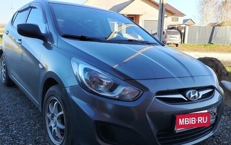 Hyundai Solaris II рестайлинг, 2011 год, 720 000 рублей, 1 фотография