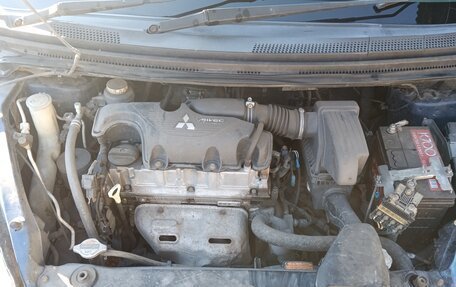 Mitsubishi Colt VI рестайлинг, 2003 год, 240 000 рублей, 9 фотография