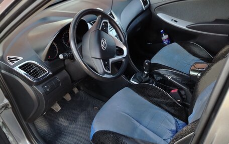 Hyundai Solaris II рестайлинг, 2011 год, 720 000 рублей, 4 фотография