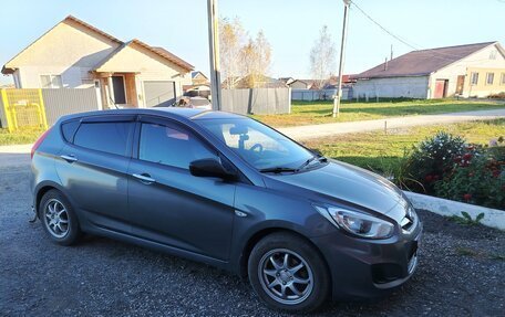 Hyundai Solaris II рестайлинг, 2011 год, 720 000 рублей, 2 фотография