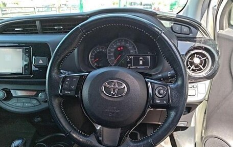 Toyota Vitz, 2018 год, 930 000 рублей, 6 фотография