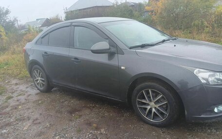 Chevrolet Cruze II, 2010 год, 700 000 рублей, 2 фотография