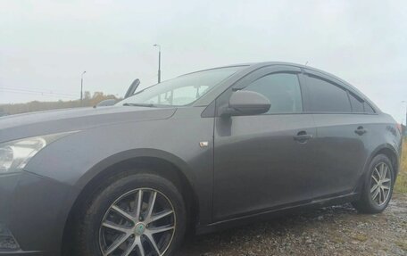 Chevrolet Cruze II, 2010 год, 700 000 рублей, 3 фотография