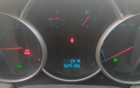 Chevrolet Cruze II, 2010 год, 700 000 рублей, 8 фотография