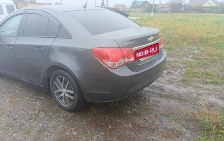 Chevrolet Cruze II, 2010 год, 700 000 рублей, 7 фотография
