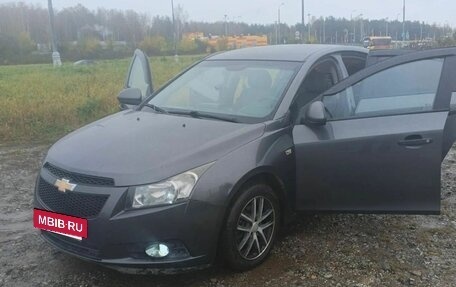 Chevrolet Cruze II, 2010 год, 700 000 рублей, 6 фотография