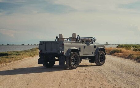 Land Rover Defender I, 1989 год, 18 040 000 рублей, 2 фотография