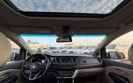 KIA Carnival III, 2018 год, 2 470 000 рублей, 21 фотография