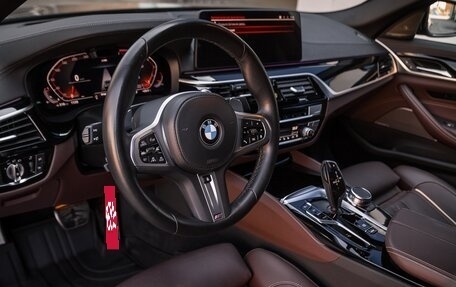 BMW 5 серия, 2022 год, 5 950 000 рублей, 15 фотография
