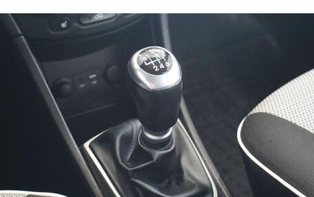 Hyundai Solaris II рестайлинг, 2016 год, 1 036 000 рублей, 12 фотография