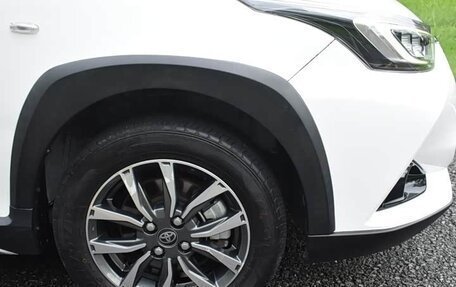 Toyota Yaris XP150 рестайлинг, 2023 год, 1 170 000 рублей, 8 фотография