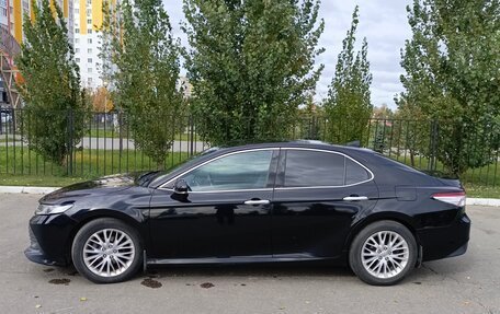 Toyota Camry, 2018 год, 1 915 000 рублей, 6 фотография