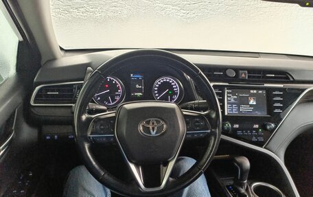 Toyota Camry, 2018 год, 1 915 000 рублей, 10 фотография