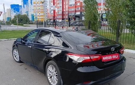 Toyota Camry, 2018 год, 1 915 000 рублей, 2 фотография