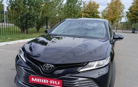 Toyota Camry, 2018 год, 1 915 000 рублей, 3 фотография