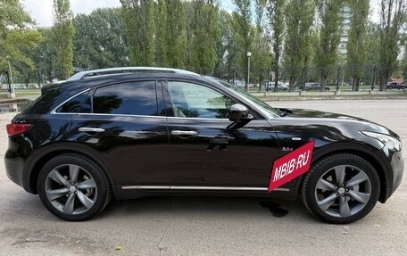Infiniti QX70, 2015 год, 1 980 000 рублей, 4 фотография