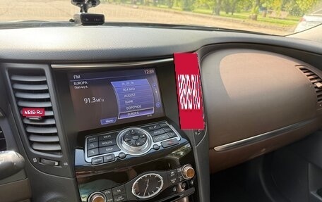 Infiniti QX70, 2015 год, 1 980 000 рублей, 16 фотография