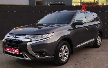 Mitsubishi Outlander III рестайлинг 3, 2020 год, 2 550 000 рублей, 1 фотография