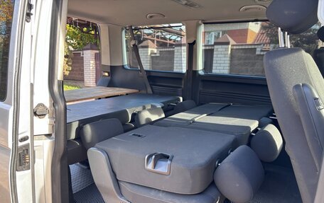 Volkswagen Caravelle T6 рестайлинг, 2016 год, 2 600 000 рублей, 4 фотография