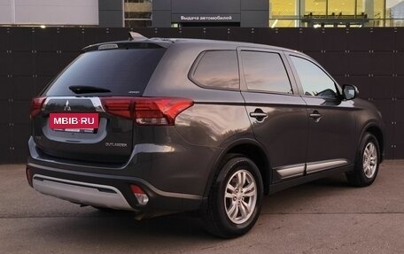 Mitsubishi Outlander III рестайлинг 3, 2020 год, 2 550 000 рублей, 5 фотография