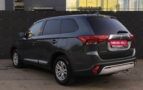 Mitsubishi Outlander III рестайлинг 3, 2020 год, 2 550 000 рублей, 7 фотография