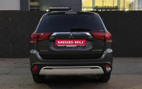 Mitsubishi Outlander III рестайлинг 3, 2020 год, 2 550 000 рублей, 6 фотография