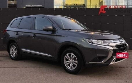 Mitsubishi Outlander III рестайлинг 3, 2020 год, 2 550 000 рублей, 3 фотография