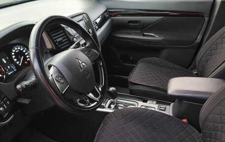 Mitsubishi Outlander III рестайлинг 3, 2020 год, 2 550 000 рублей, 17 фотография