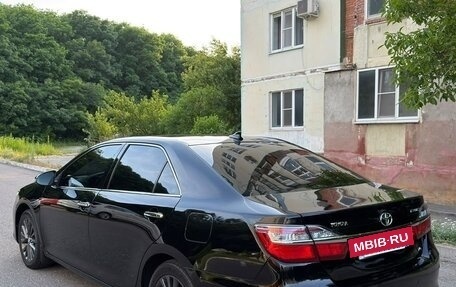 Toyota Camry, 2017 год, 2 350 000 рублей, 8 фотография