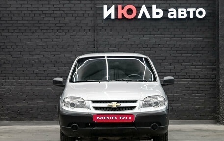 Chevrolet Niva I рестайлинг, 2017 год, 775 000 рублей, 2 фотография