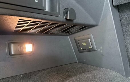 Volkswagen Tiguan II, 2018 год, 2 590 000 рублей, 11 фотография