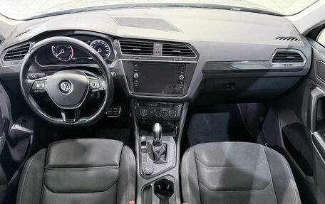 Volkswagen Tiguan II, 2018 год, 2 590 000 рублей, 18 фотография