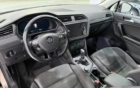 Volkswagen Tiguan II, 2018 год, 2 590 000 рублей, 17 фотография