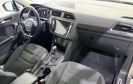 Volkswagen Tiguan II, 2018 год, 2 590 000 рублей, 19 фотография