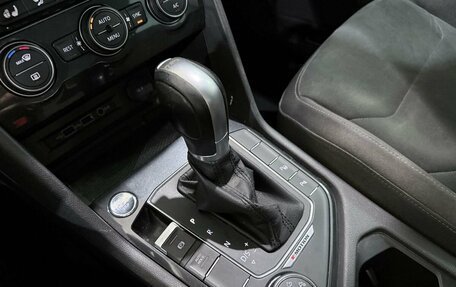 Volkswagen Tiguan II, 2018 год, 2 590 000 рублей, 33 фотография