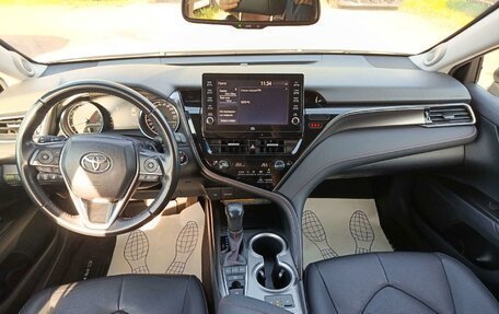 Toyota Camry, 2022 год, 3 560 000 рублей, 5 фотография